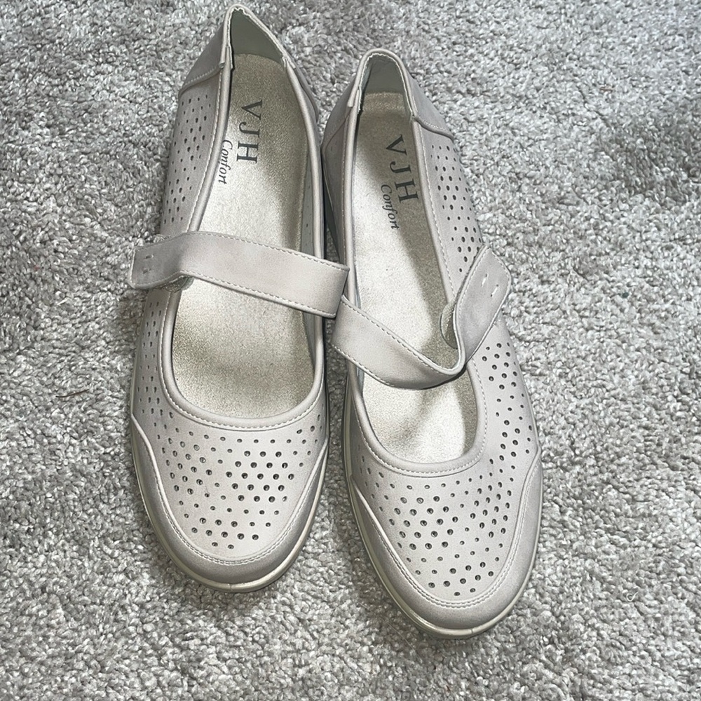 - VJH mary jane neutral light tan walking shoes size 10